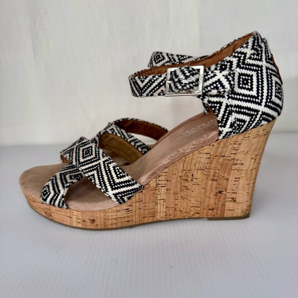 TOMS Espadrille Wedge Sandals Women's 8.5 Aztec Boho Summer Print Black White - Picture 2 of 12